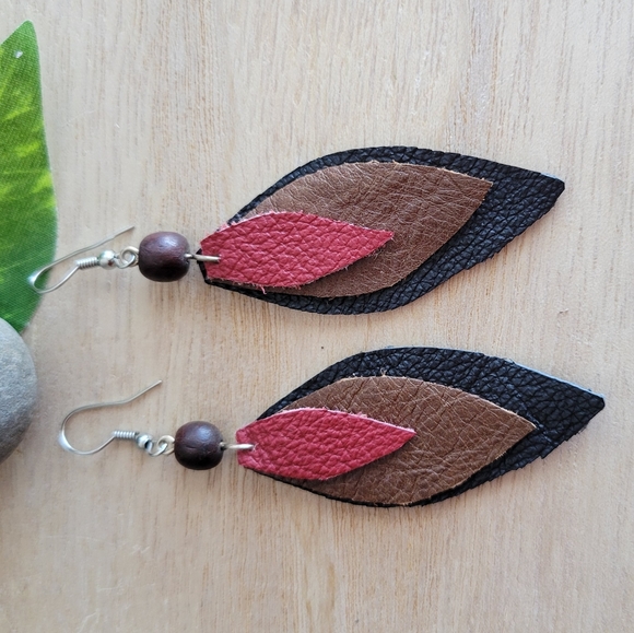 Handmade genuine leaf earrings - Picture 5 of 6
